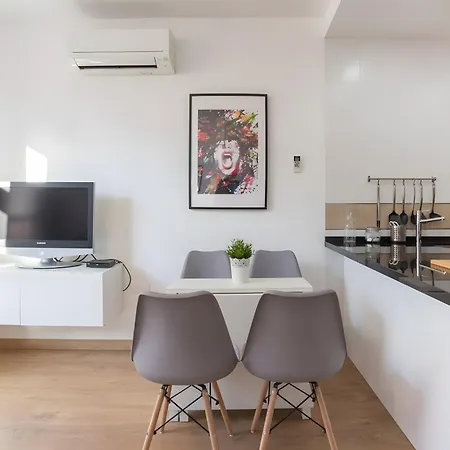 Quiet, Bright And Apartment *