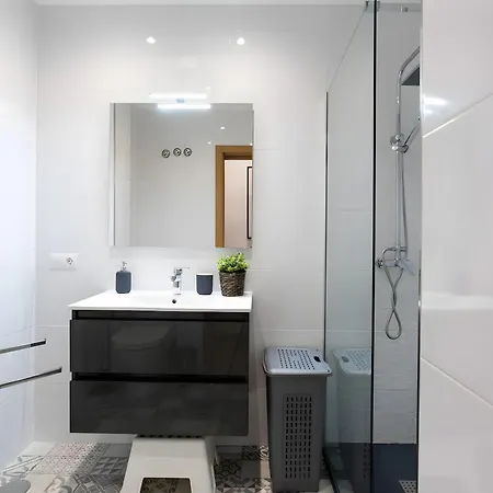 Quiet, Bright And Apartment Malaga