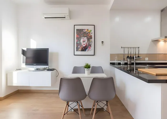 Quiet, Bright And Apartment *